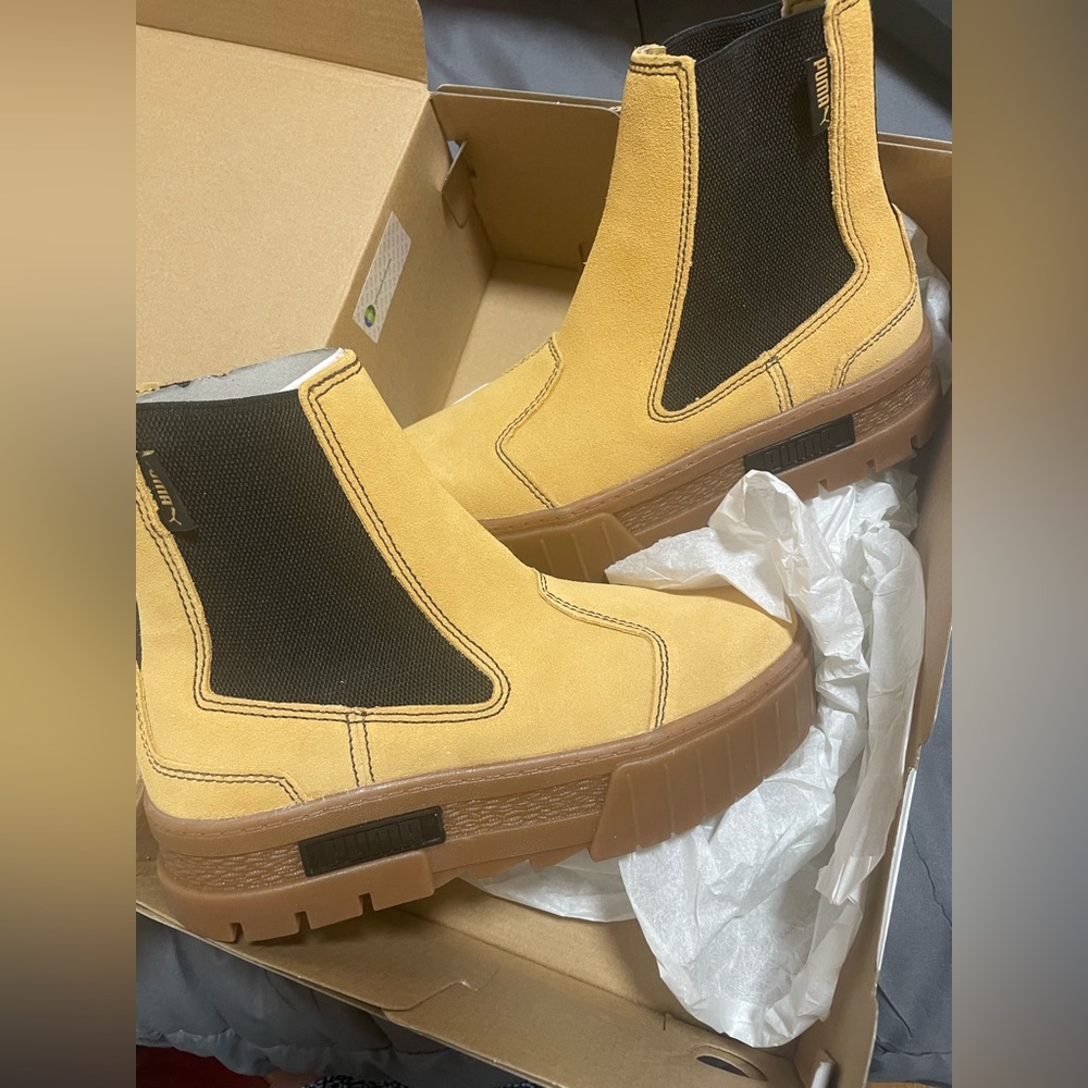 NIB Puma Mayze Chelsea Suede Boots size 7 - Picture 2 of 11
